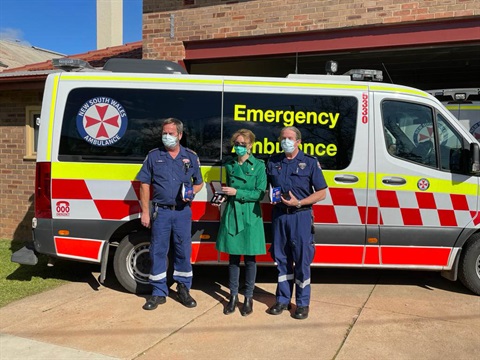 Steph-Cooke-MP-with-NSW-Ambulance-Officers-Chris-Doughty-and-Taz-Rundle.jpg